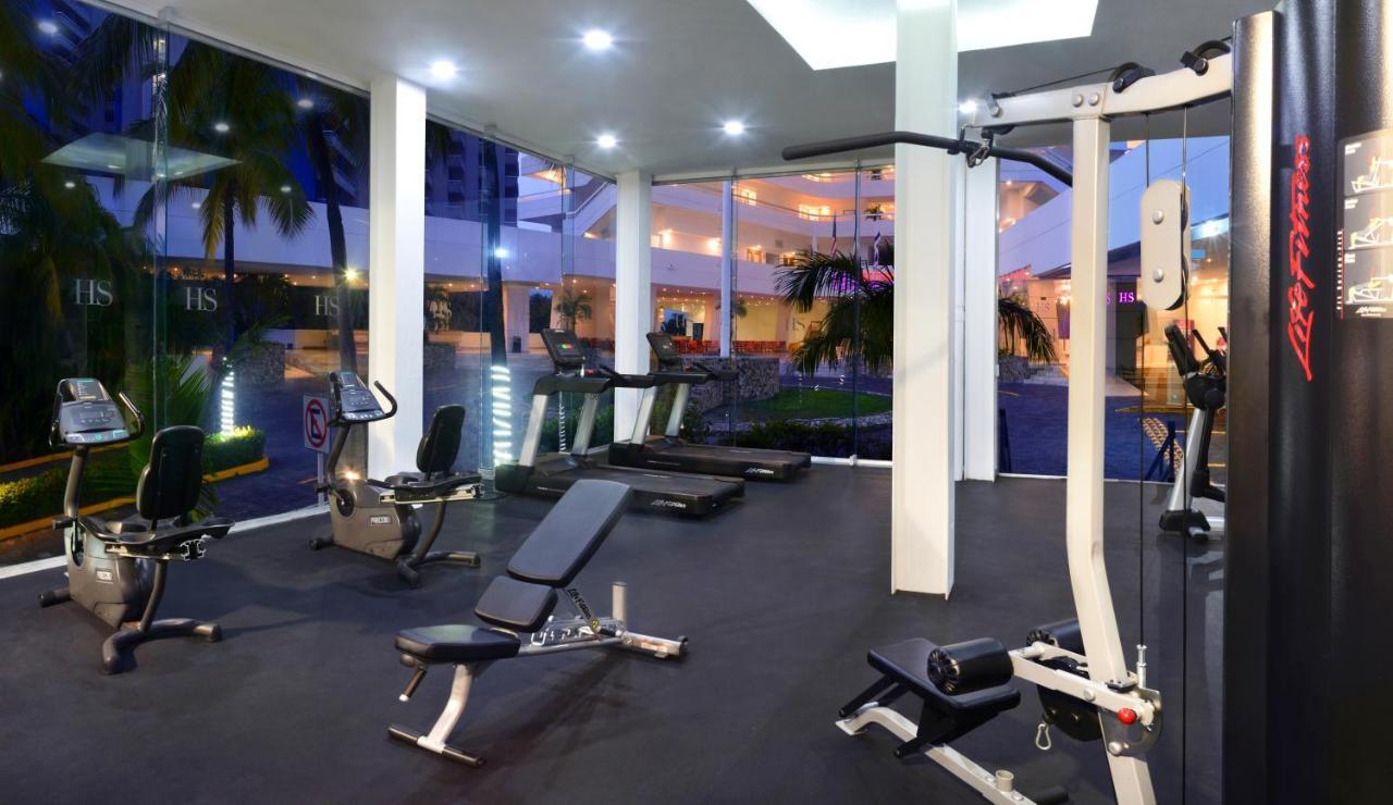 Hs Hotsson Hotel Ακαπούλκο Εξωτερικό φωτογραφία A gym at a resort
