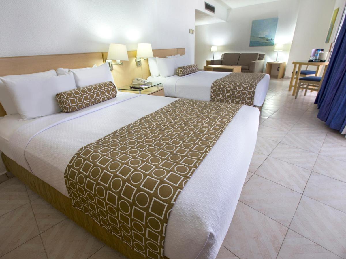 Hs Hotsson Hotel Ακαπούλκο Εξωτερικό φωτογραφία A guest room at the Hilton San Diego Bayfront